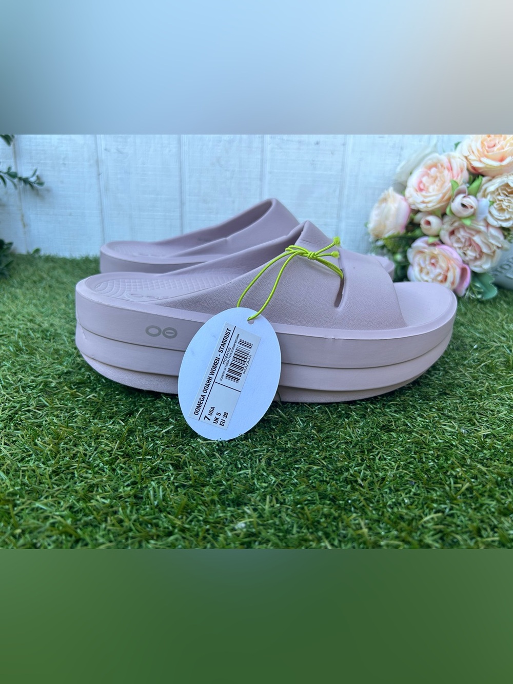 OOFOS
WOMEN OOMEGA OOAHH
SANDAL STARDUST
size 7 gently used - Picture 10 of 16